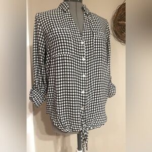 Jones New York Top Size M Gingham Tie Checkered Black V-neck roll sleeve